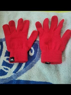 PINK Red Gloves